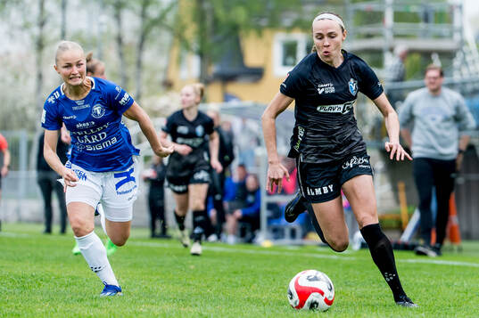 Trelleborgs Lova Sternfeldt och Växjö DFFs Larkin Russel