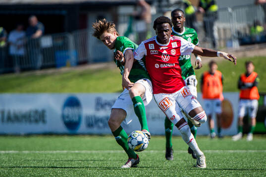 Brages Gustav Berggren och Sandvikens Calvin Kabuye
