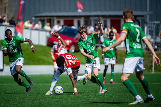 Sandvikens Calvin Kabuye och Brages Gustav Berggren