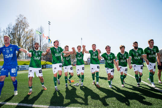 Brages spelare jublar