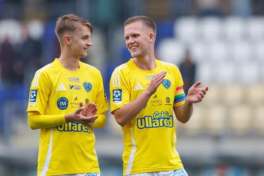 Falkenbergs Melker Larsson och Tim Stålheden jublar