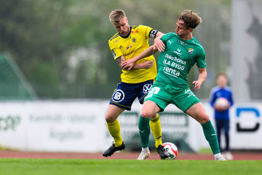 Ängelholms Robin Nilsson och Ljungskiles Lukas Lindholm Corner