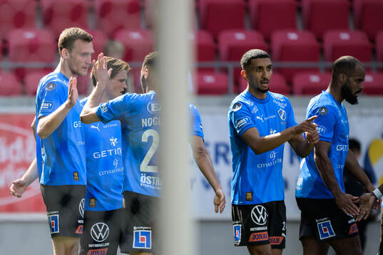 Halmstads Viktor Granath jublar efter 1-1
