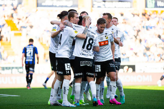 Häckens spelare jublar