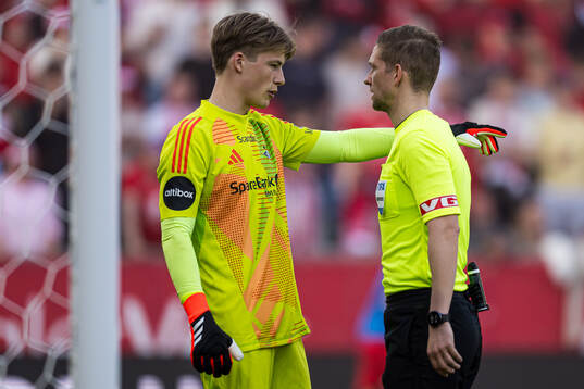 Sander Tangvik of Rosenborg and Espen Andreas Eskås, referee,