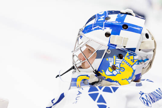 Goaltender Harri Säteri of Finland