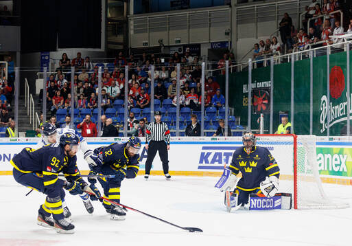 Patrik Nemeth, Lukas Bengtsson, and goaltender Samuel
