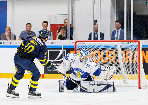 Alexander Holtz of Sweden and goaltender Harri Säteri of
