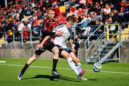 Östersunds Simon Kroon och Örebros Erik Mc Cue
