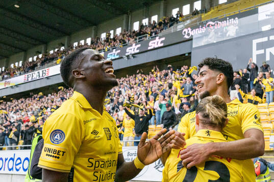 Elfsborgs Ahmed Qasem jublar med Michael Baidoo och Niklas