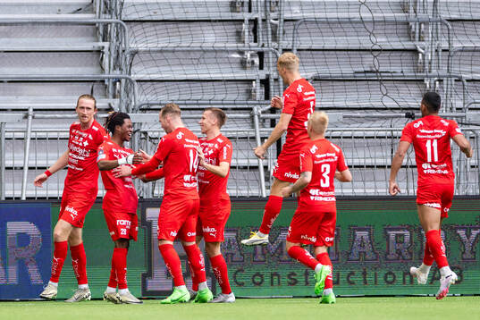 Värnamos Hampus Näsström jublar efter 1-2
