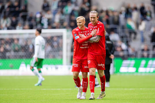 Värnamos Johan Rapp och Hampus Näsström jublar