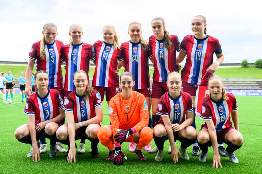 The starting eleven of Norway pose for a team photo ahead of the UEFA Under-17 match between England and Norway on May 5, 2024 in Lund. 