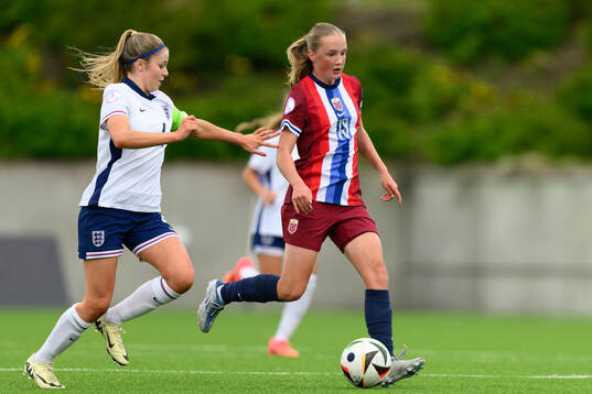 Laila Harbert of England and Karna Sæther Sødal of Norway