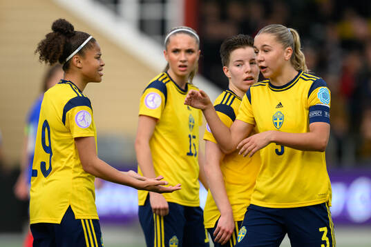 Felicia Schröder and Alice Broman of Sweden celebrate the 1-2 goal