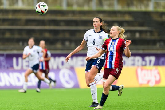 Cecily Wellesley-Smith of England and Tuva Olaussen Sagen of Norway