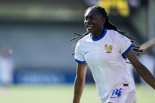 Rachael Abedini of France celebrating