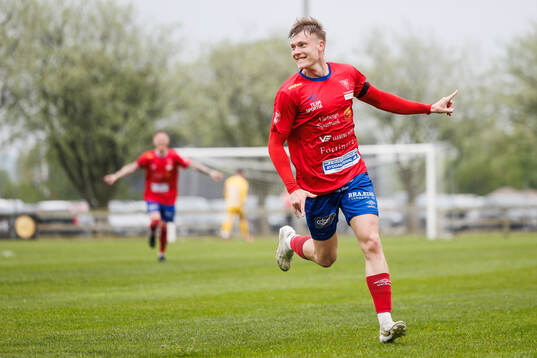 Tvååkers Oliver Brynéus jublar efter 1-0