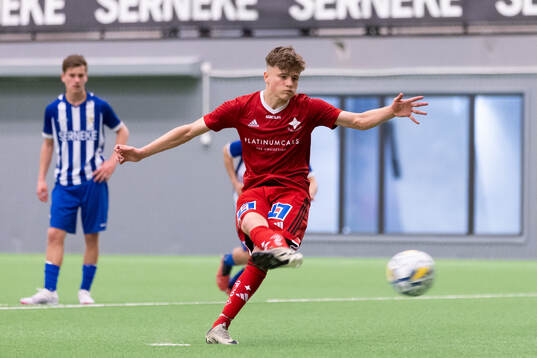IFK Norrköpings Åke Andersson skjuter 1-3 på straff