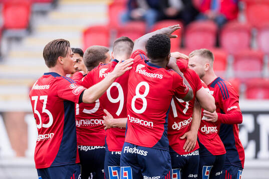 Östers spelare jublar