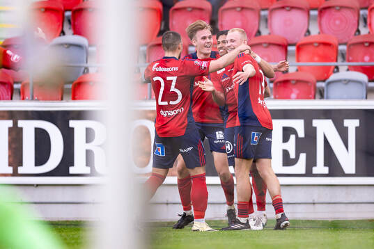 Östers Vladimir Rodic, Adam Herdonsson, Lukas Bergquist och Adam Bergmark Wiberg jublar efter mål 3-0