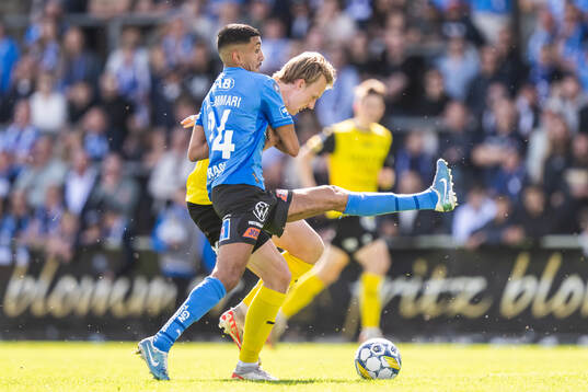 Halmstads Amir Al-Ammari och Mjällbys Alexander Johansson