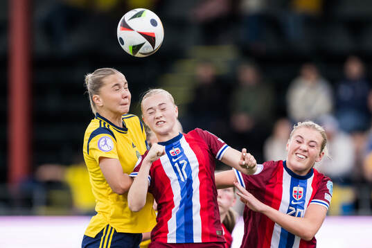 Alice Broman of Sweden against Tommine Enger and Mia Johannessen Bakke of Norway