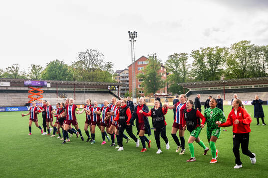 Players of Norway celebrate