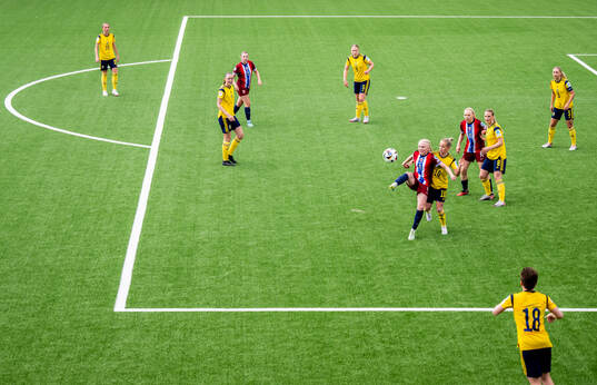Linnea Holmesveen Moen of Norway and Maja Nilsson of Sweden