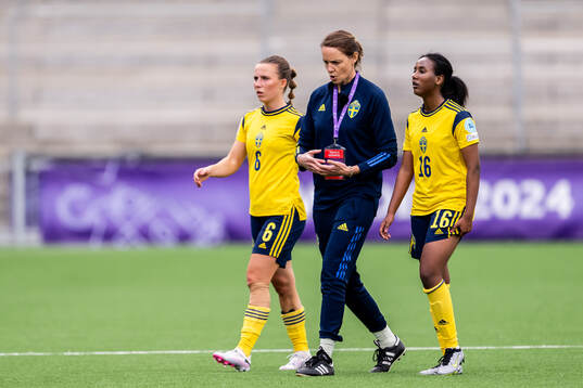 Nathalie Staaf, Head coach Lovisa Delby and Saron Berhe of Sweden