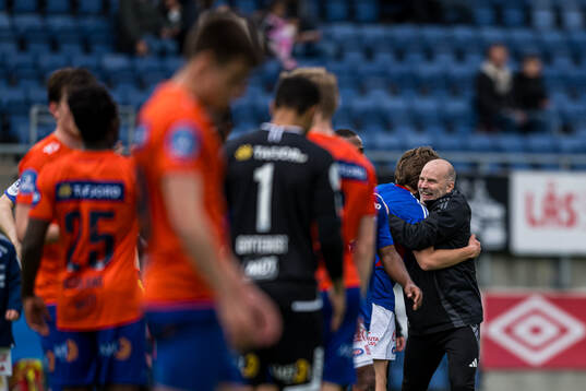 Geir Bakke, head coach of Vålerenga, celebrates