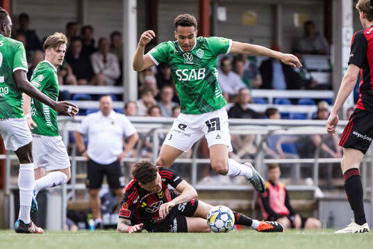 Östersunds Jamie Ryan Hopcutt och Brages Eirik Asante Gayi