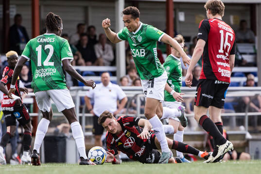 Östersunds Jamie Ryan Hopcutt och Brages Eirik Asante Gayi
