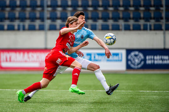 Skövde AIKs Hugo Engström och Gefles Kevin Persson