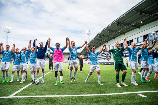 Gefles spelare jublar