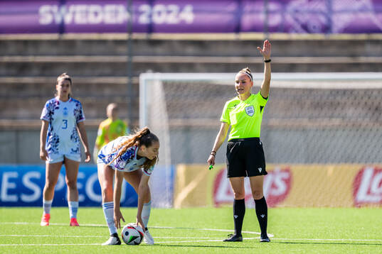 Referee Fabienne Miche