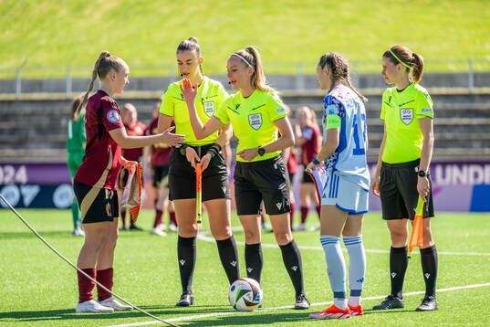 Referee Fabienne Miche, Assistant referee Edjena Kapxhiu, Assistant referee Daniela Göttlinger, Axelle Bamps of Belgium and Alba Cerrato of Spain ahead of the UEFA European Women’s Under-17 Championship match between Belgium and Spain on May 12, 2024 in Lund. 