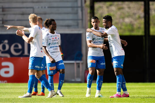 Värnamos Johnbosco Samuel Kalu jublar