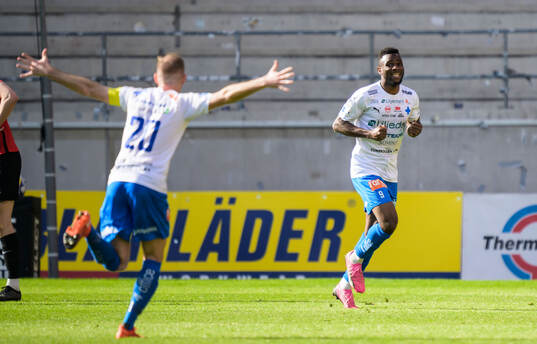 Värnamos Johnbosco Samuel Kalu jublar