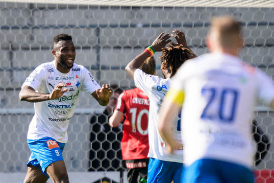 Värnamos Johnbosco Samuel Kalu jublar