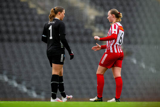 Goalkeeper Marie Aspenes and Emilie Sofie Ludvigsen of TIL 2020