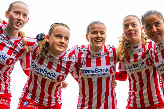 Emilie Sofie Ludvigsen, Casandra Luthcke, Mali Motrøen Trøan, Emma Granlind and Anfal el Yamani Haida of TIL 2020 gather in a circle ahead of the 1. division football match between Bodø/Glimt and TIL 2020 on May 12, 2024 in Bodø. 