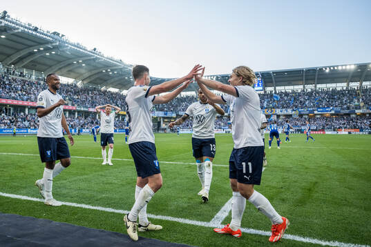 Malmö FFs Isaac Kiese Thelin, Lasse Berg Johnsen, Martin Olsson och Sebastian Nanasi jublar efter 0-3
