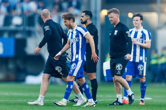IFK Göteborgs Arbnor Mucolli har ont