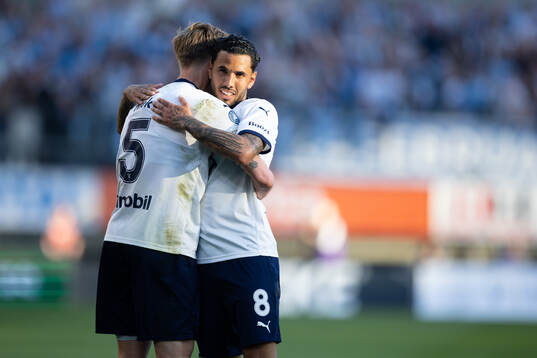 Malmö FFs Søren Rieks jublar ihop med Sergio Pena