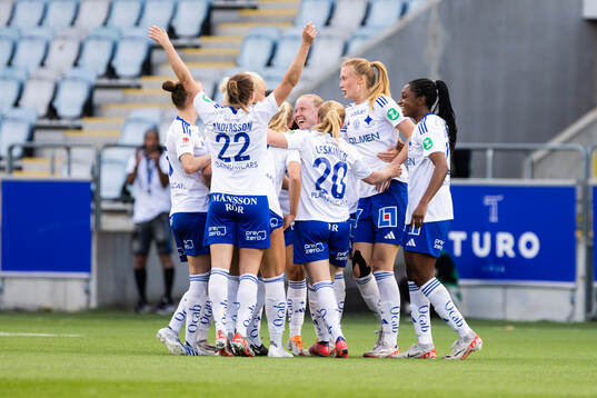 IFK Norrköpings Elin Rombing jublar med lagkamrater