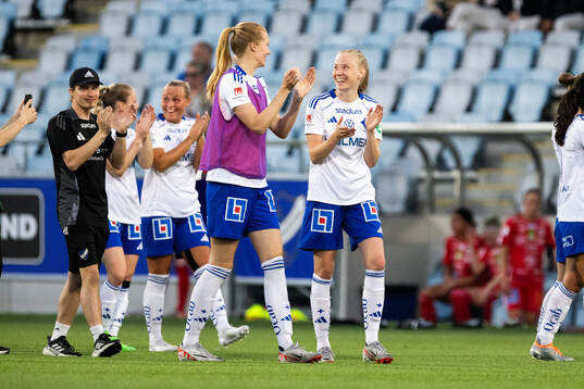 IFK Norrköpings Ebba Handfast och Elin Rombing jublar