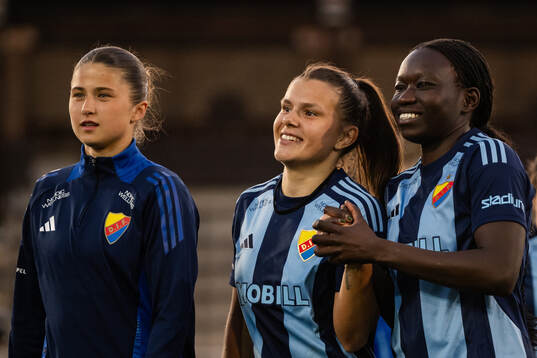 Djurgårdens Alexsandra Lobanova och Sura Yekka  jublar