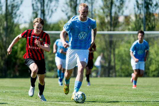 Brommapojkarnas Jonatan Oreland och Malmö FFs Daniel Tristan Gudjohnsen