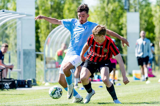 Malmö FFs Alexandru Ghita och Brommapojkarnas Jonatan Oreland